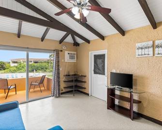 One Blue Caribbean View 1 Bedroom Condo by RedAwning - Christiansted - Sala de estar