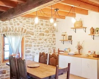 Le Chalet des Forêts Enchantées - Saint-Anthème - Dining room