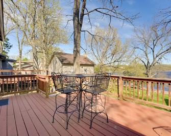 Lakeside Reeds Spring Home with Pool Access and Deck! - Reeds Spring - Balcón