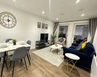 Bed2bathroom - 10minutes From Citycentre & Quays - Manchester