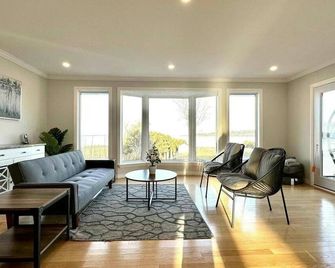 Cozy cottage on Rice Lake. Four seasonal, pet friendly - Bailieboro