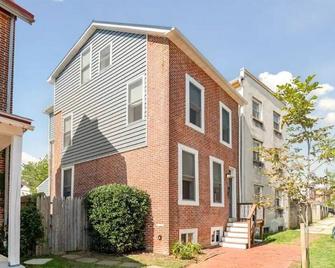 Apricity Home in West Chester Hot Tub & Parking - West Chester - Gebäude