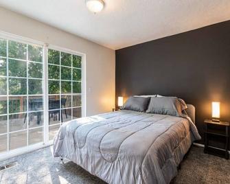 Spacious Pet Friendly Retreat - West Jordan - Bedroom