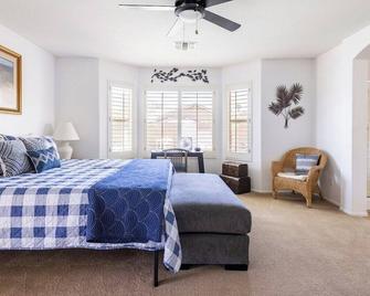 AZ Sun Palm Retreat w/optional Private Heated Pool - Surprise - Bedroom