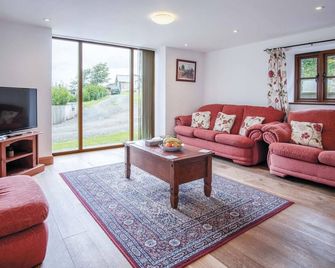 The Stables - 3 Bedroom Cottage - Beavers Hill - Manorbier - Living room
