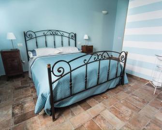 double room with additional bed - Montenero d'Orcia - Bedroom