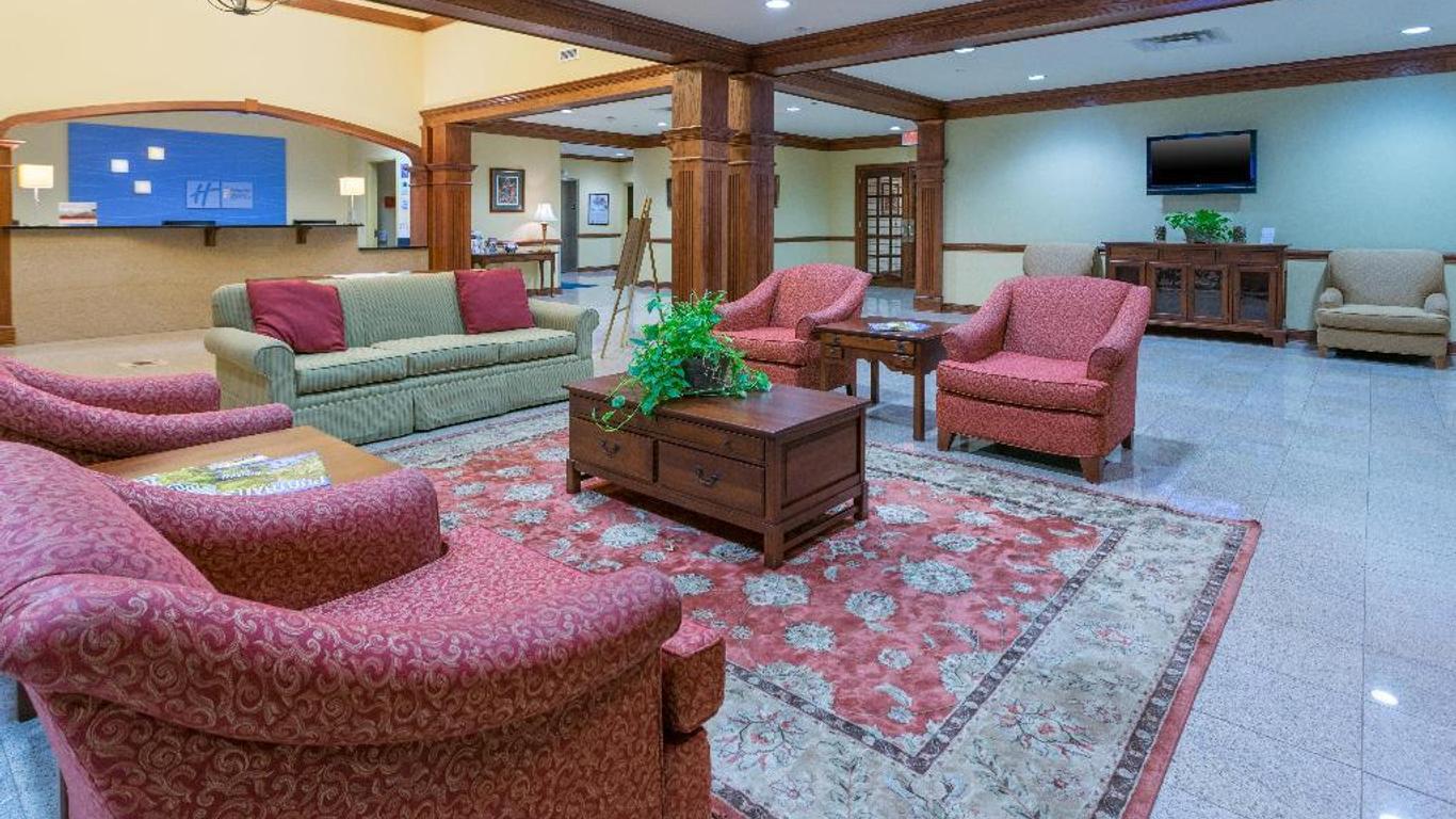 Holiday Inn Express & Suites Lexington Nw-The Vineyard