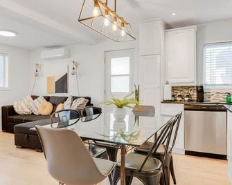 Cozy Unit 5min Ottawa - Parking Included, Ev Plug - Gatineau - Dining room