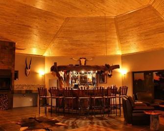 Africa Awaits Lodge & Safaris - Gobabis - Bar