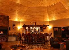 Africa Awaits Lodge & Safaris - Gobabis - Bar