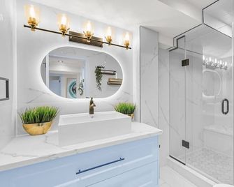Pinnacle of Luxury & Leisure- 2 Bdm,2 Bath, Kitchen - Whitby
