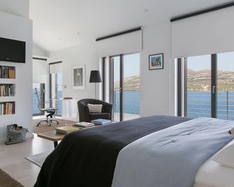 Beachfront Villa Poseidon with Heated Pool - Žrnovo - Bedroom