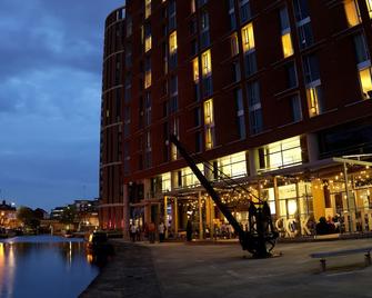 DoubleTree by Hilton Hotel Leeds City Centre - Leeds - Building