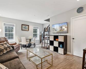 Midlothian 3 Bedroom getaway for up to 8 guests! - Midlothian