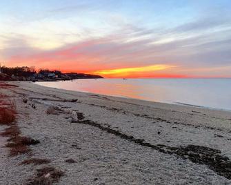 Private Coastal Two Bedroom Cottage on the Water - Southold - Beach