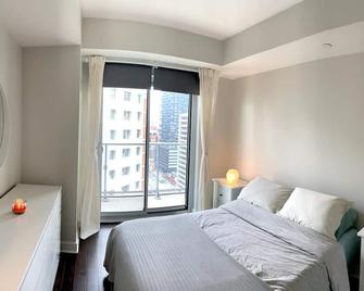 Bright & Luxurious 1 Bedroom Apartment In The Heart Of Toronto - Toronto - Bedroom