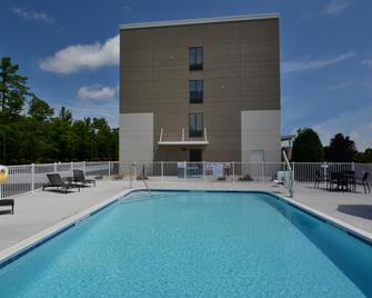 Holiday Inn Express & Suites Raleigh Durham Airport At Rtp By IHG - דורהאם - בריכה