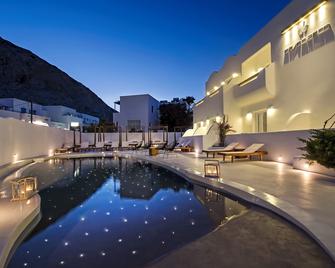 Cavo Bianco Boutique Hotel & Spa - קאמארי - בריכה