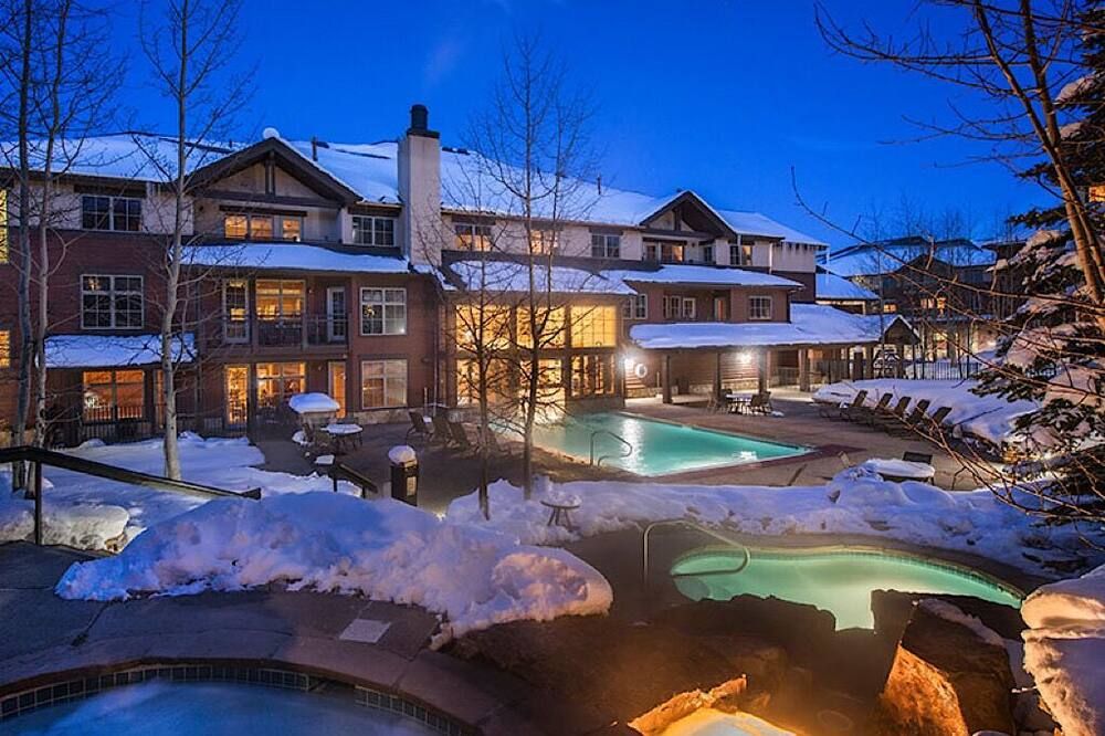 Holiday Get-Away! 2bdrm/2bth Sleeps 8 Condo Ski-In/Ski-Out - Breckenridge - Pool