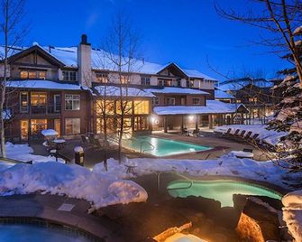 Holiday Get-Away! 2bdrm/2bth Sleeps 8 Condo Ski-In/Ski-Out - Breckenridge - Pool