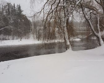 Cottage #7 On Autrain River Near Lake Superior Beach, Pictured Rocks, Waterfalls - Munising - Property amenity