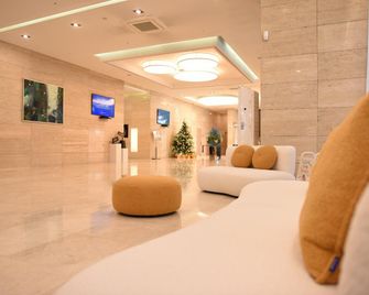 Ramada by Wyndham Yongin - Yongin - Lobby