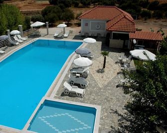 Ionis Hotel - Karavados - Pool