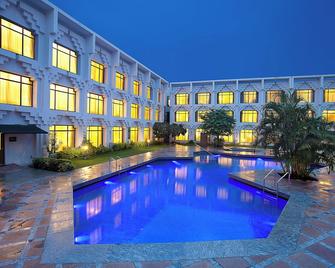 Welcomhotel By Itc Hotels, Alkapuri, Vadodara - ואדודרה - בריכה