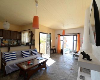 Koundouros Vacation Homes - Koundouros - Living room