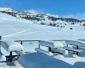 Smiggins Hotel & Chalet Apartments - Perisher Valley