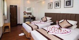 High Five Hotel - Yangon - Phòng ngủ