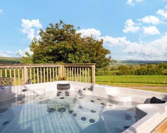 5 Star Award Winning -The Lamont Your Luxury Getaway with Hot Tub near Edinburgh - Lauder - Pool