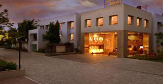 Top3 Lords Resort Bhavnagar - Bhavnagar - Gebäude