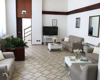 Hotel Miramare - Otranto - Wohnzimmer