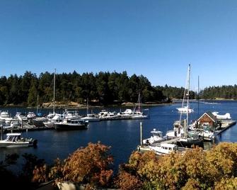 Gabriola Central B&B - Gabriola