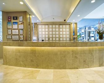 Bull Reina Isabel & Spa - Las Palmas de Gran Canaria - Front desk