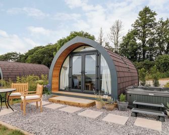 Ash - Saltash - Pátio