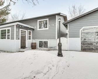 11 Mi to Bozeman: Family Home w/ Movie Room! - Belgrade - Building