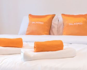 Tiny Taladnoi Hostel - Băng Cốc