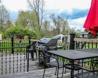 Restored Farm House in quaint Hudson Valley Town of Red Hook, Dutchess County - Red Hook - Patio
