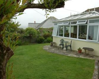 The Willows - Tintagel - Innenhof