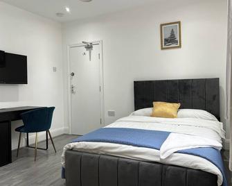 En-suite double room - Ilford - Camera da letto