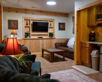 The Lodge: A cozy, relaxing farm stay with breathtaking views 10 min to FL/WBS - West Baden Springs - Sala de estar
