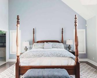 Large home on the Lake, Hot tub, Families, Groups - Central Lake - Bedroom