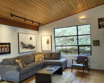 Waterview Architectural Gem - Romantic Seclusion! - Madeira Park - Soggiorno