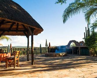 Toko Kamanjab Lodge & Safari - Kamanjab - Patio
