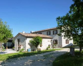 Il Colcello Agriturismo - Petriano - Edificio