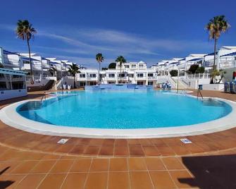 Atlantis Las Lomas - Puerto del Carmen - Pool