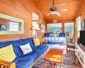 Cozy And Clean Loft On The Blanco River - Minutes From Downtown Wimberley! - Wimberley - Sala de estar