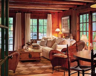 Barlow Haus - Mount Hood Village - Living room